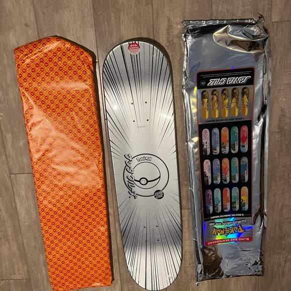 POKEMON x Santa Cruz LIMITED EDITION SKATEBOARD Venusaur - New/In Hand/opened! - Picture 3 of 3